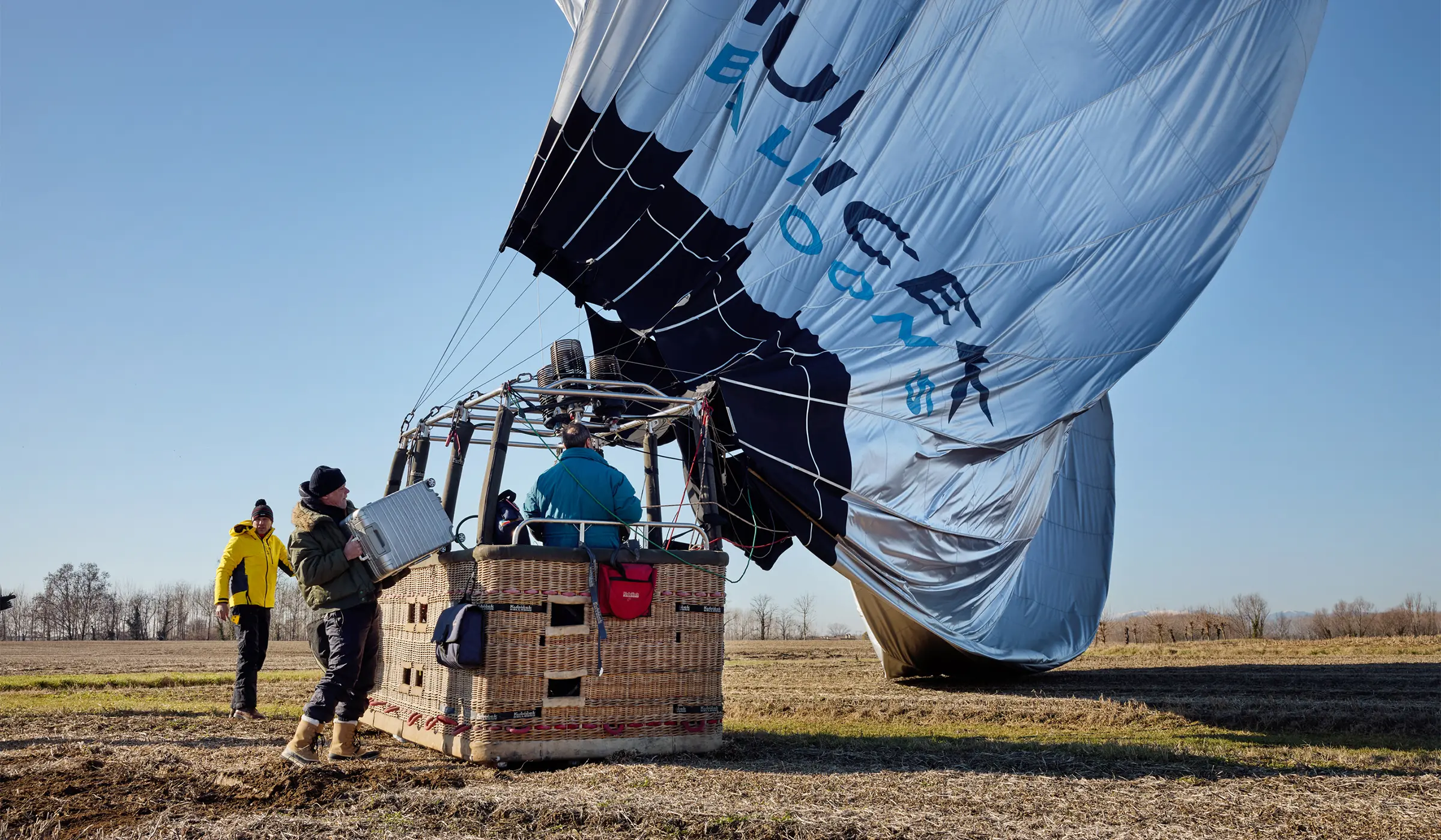 Hot air balloon landing