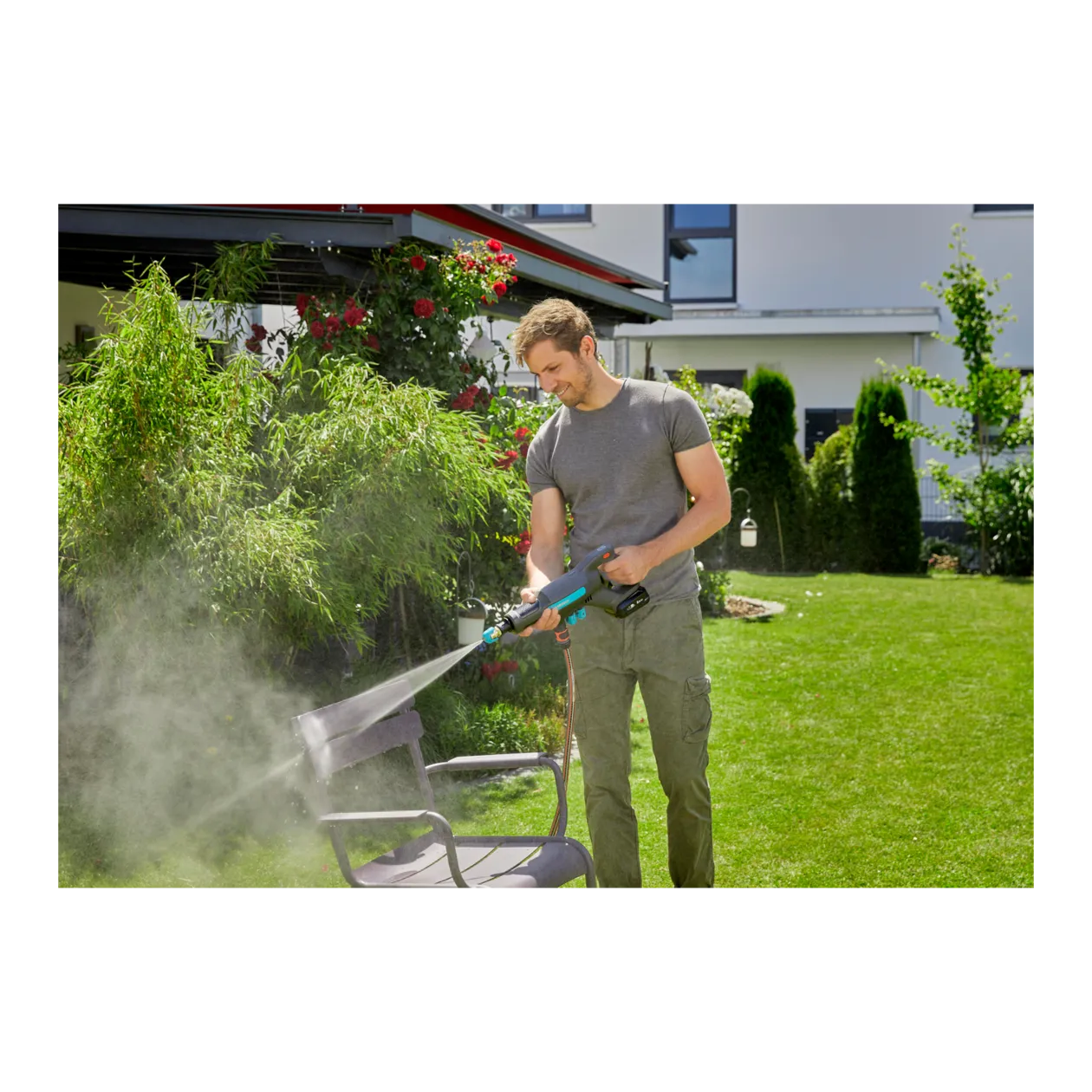 GARDENA AquaClean 24/18V Premium Akku-Mitteldruckreiniger, Anthrazit/Türkis