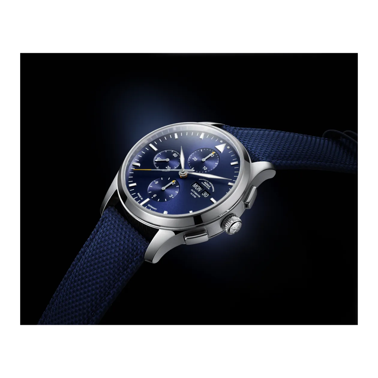 Mühle-Glashütte Lunova « Lufthansa Edition » Montre automatique, acier inoxydable poli / bleu Lufthansa