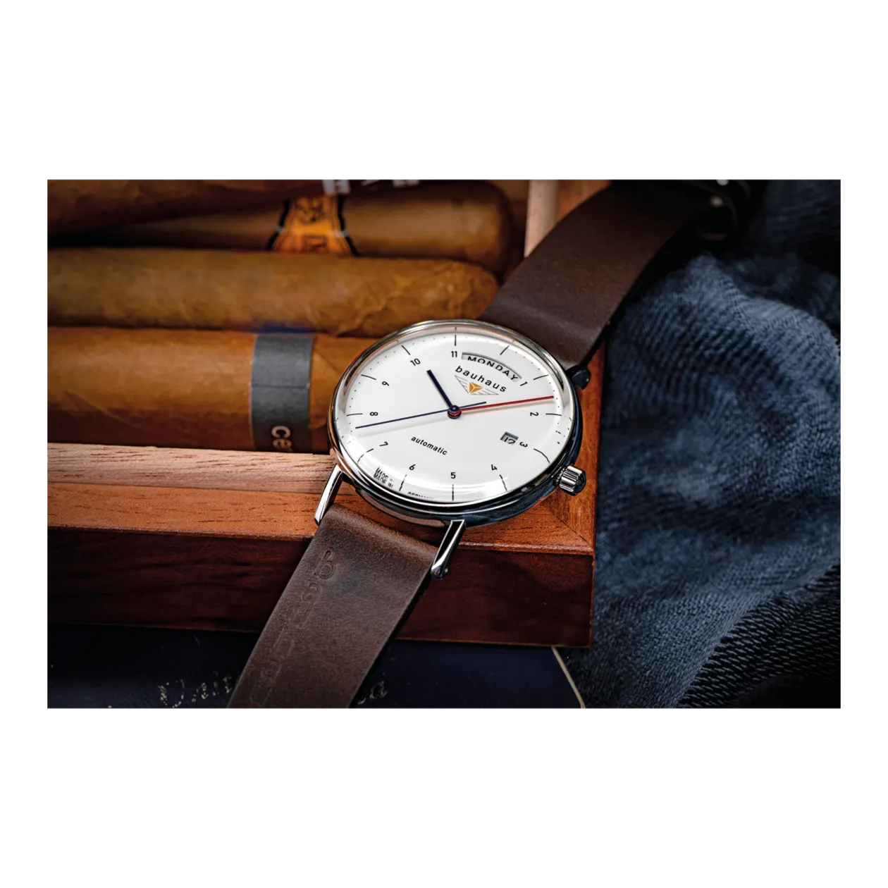 Bauhaus Classic 21621 Montre-bracelet, argenté / blanc argenté