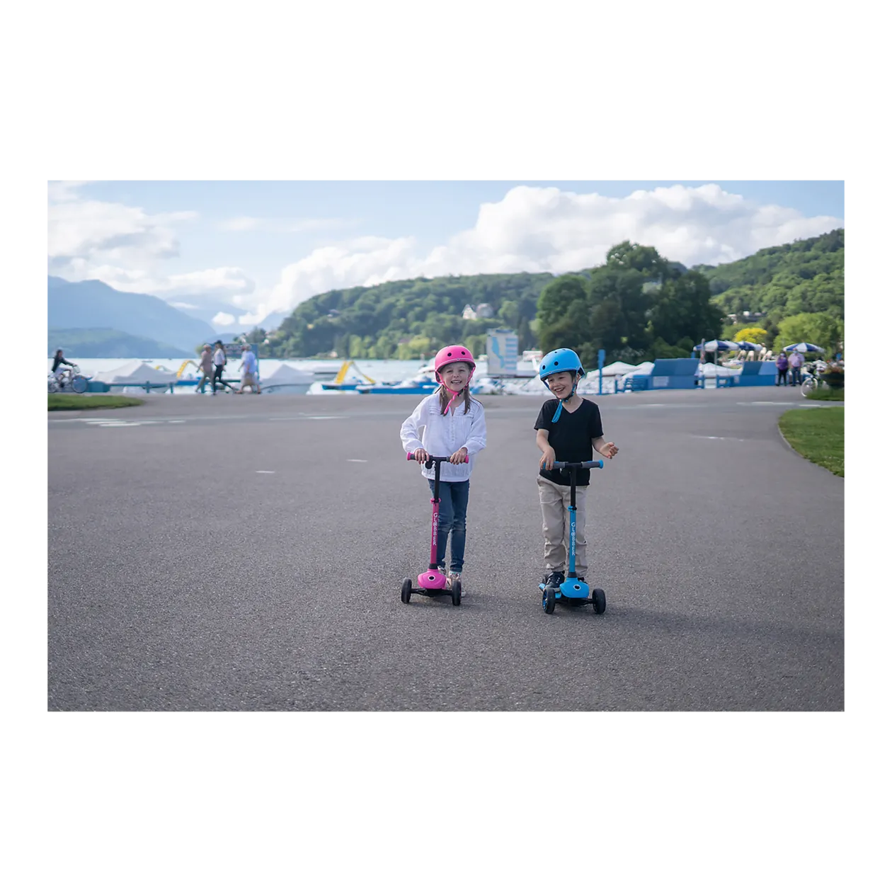 GLOBBER ONE K E-MOTION 4 PLUS E-Scooter für Kinder, Sky Blue