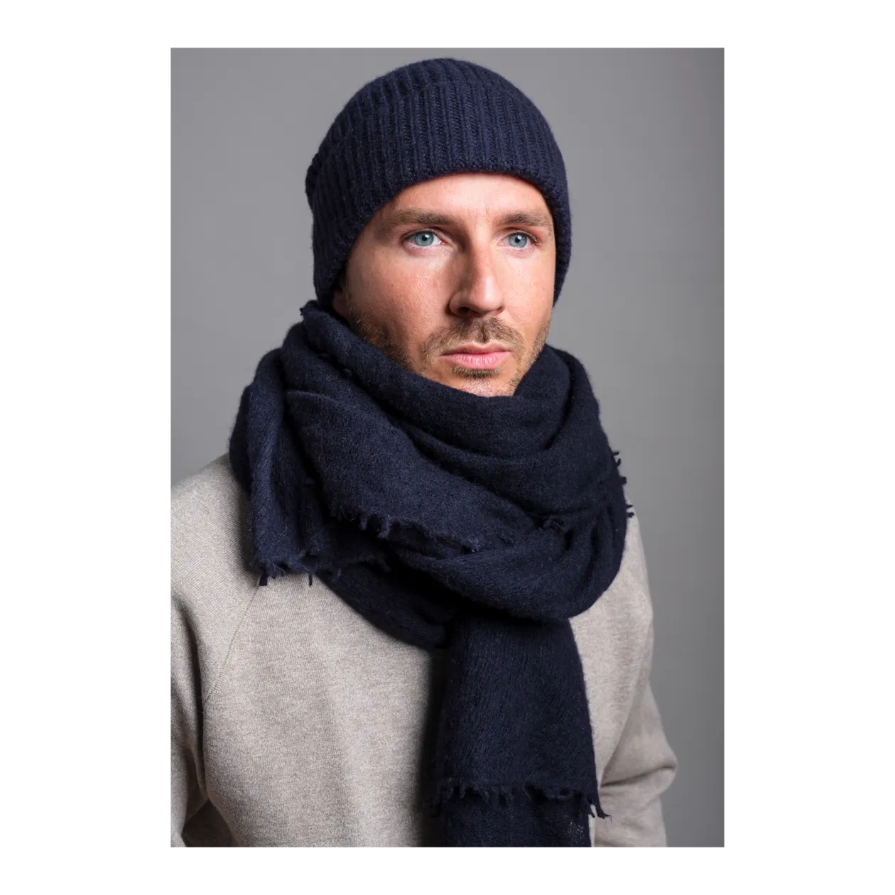 Bakaree Cashmere Scarf, Navy