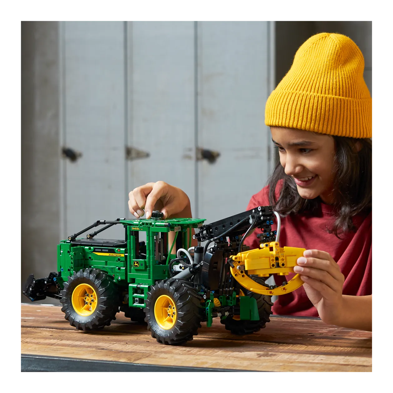 LEGO® Technic™ 42157 John Deere 948L-II Skidder Spielset